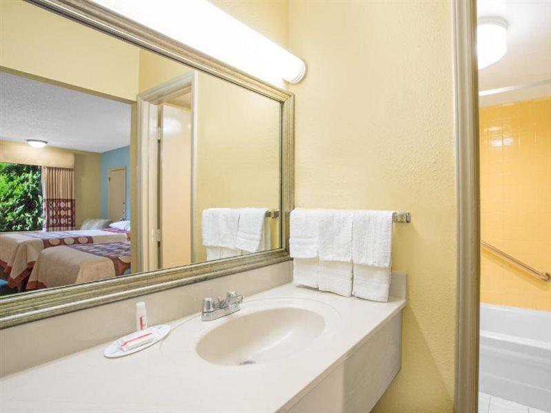 במוטל Super 8 By Wyndham דון מראה חיצוני תמונה